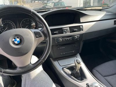 Gebraucht BMW 320 163 PS (119 kW) 2006 Grau Kombi
