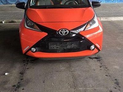 Gebraucht Toyota Aygo X-clusiv 69 PS (50 kW) 2014 Orange Kleinwagen