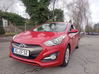 Usado Hyundai i30 Classic 99 CV (72 kW) 2014 Rojo Berlina