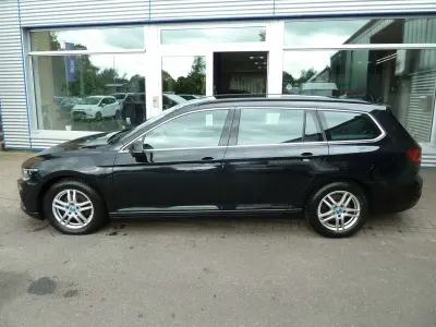 Gebraucht VW Passat Business 150 PS (110 kW) 2023 Deep black perleffekt Kombi