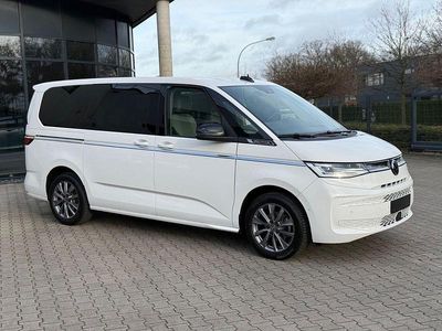 Gebraucht VW Multivan Style 150 PS (110 kW) 2025 Weiß Van