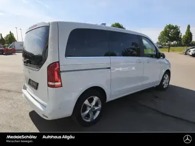 Gebraucht Mercedes V250 Avantgarde Edition 190 PS (139 kW) 2022 Weiss Van / Kleinbus
