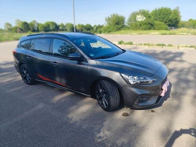 Grau Gebraucht 2019 Ford Focus ST Kombi | 18.200 € (Fairer Preis)