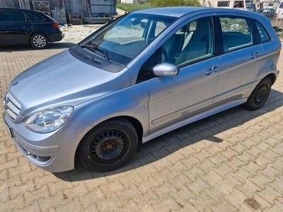Mercedes B200