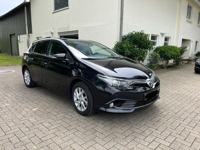 gebraucht Toyota Auris 1,2-l Turbo 8-fach bereift