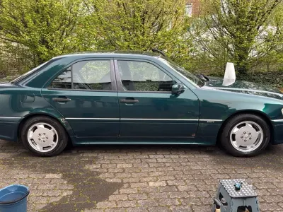 Gebraucht Mercedes C200 136 PS (100 kW) 1995 Grün Limousine