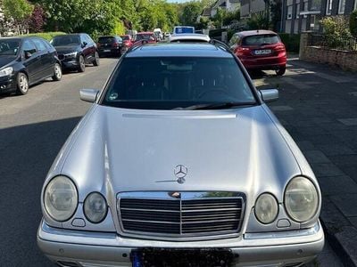 Mercedes E240