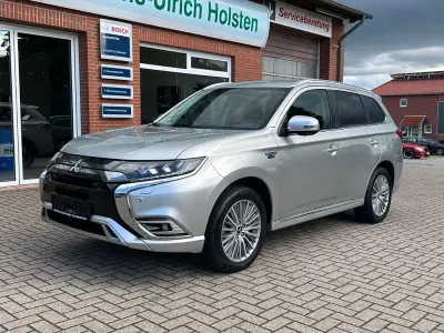 Gebraucht Mitsubishi Outlander P-HEV Plus 135 PS (99 kW) 2020 Silber SUV