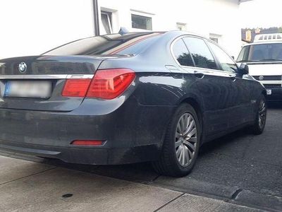 Schwarz Gebraucht 2009 BMW 730 Limousine | 10.900 € (Fairer Preis)