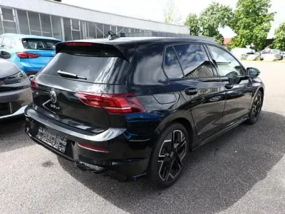Gebraucht VW Golf VIII R-line 150 PS (110 kW) 2024 Mythosschwarz metallic mythosschwarz metallic Limousine