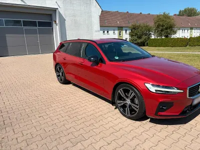 Gebraucht Volvo V60 190 PS (139 kW) 2019 Rot Kombi