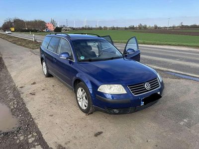 Usata VW Passat 150 CV (110 kW) 2004 Blu Station wagon