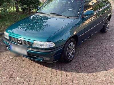Gebraucht Opel Astra 60 PS (44 kW) 1996 Grün Limousine
