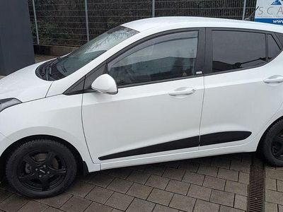 Gebraucht Hyundai i10 Passion 87 PS (63 kW) 2016 Weiß Kleinwagen