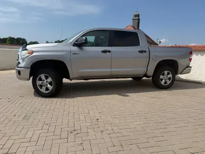 Gebraucht Toyota Tundra 386 PS (283 kW) 2016 Silber Pickup