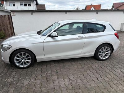 Gebraucht BMW 114 102 PS (75 kW) 2012 Weiß Kleinwagen