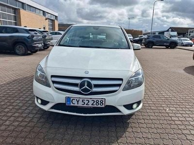 Gebraucht Mercedes B180 122 PS (89 kW) 2012 Weiß Van / Kleinbus