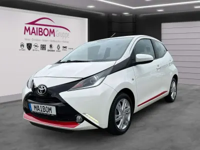 Brugt Toyota Aygo X-play 69 HK (50 kW) 2015 Hvid Hatchback
