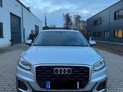Gebraucht Audi Q2 116 PS (85 kW) 2018 Silber SUV