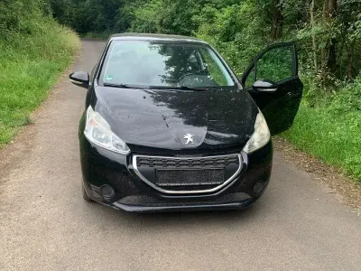 Gebraucht Peugeot 208 Access 80 PS (58 kW) 2013 Schwarz Kleinwagen