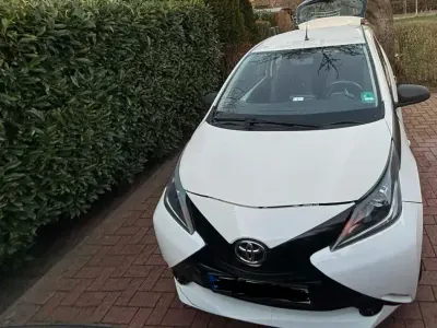Gebraucht Toyota Aygo 69 PS (50 kW) 2017 Weiß Kleinwagen