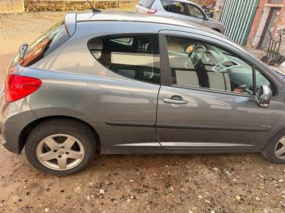 Gebraucht Peugeot 207 70 PS (51 kW) 2009 Grau Kleinwagen