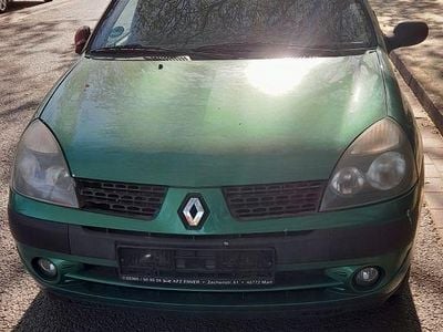 Second-hand Renault Clio II 58 CP (42 kW) 2001 Verde Berlinǎ