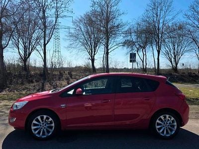 Usata Opel Astra 100 CV (73 kW) 2012 Rosso Berlina