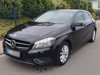 Second-hand Mercedes A180 109 CP (80 kW) 2014 Negru Berlinǎ