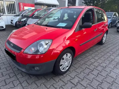 Usata Ford Fiesta Ambiente 80 CV (58 kW) 2006 Rosso Utilitaria