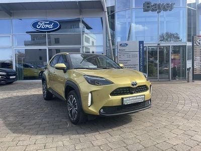 Gebraucht Toyota Yaris Hybrid Elegant 116 PS (85 kW) 2022 Warm gold metallic