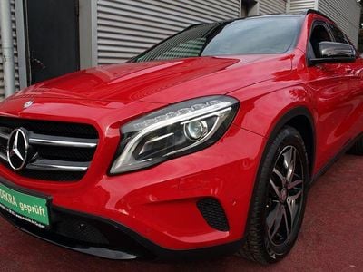 Rot Gebraucht 2016 Mercedes GLA200 Urban SUV | 16.982 € (Fairer Preis)