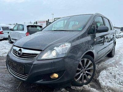 Grau Gebraucht 2011 Opel Zafira Innovation Van / Kleinbus | 3.990 € (Guter Preis)