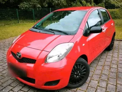Gebraucht Toyota Yaris 69 PS (50 kW) 2011 Rot Kleinwagen