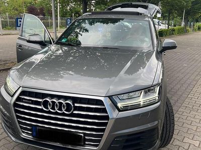 Grau Gebraucht 2016 Audi Q7 Ambiente SUV | 39.000 €