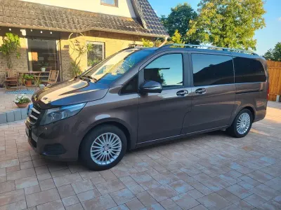 Gebraucht Mercedes V220 Edition 163 PS (119 kW) 2015 Braun Van / Kleinbus