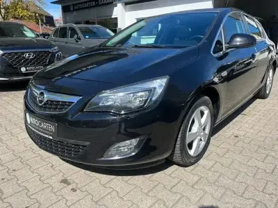 Usata Opel Astra 140 CV (102 kW) 2010 Nero Utilitaria