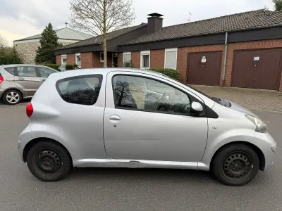 Gebraucht Toyota Aygo 60 PS (44 kW) 2006 Silber Kleinwagen