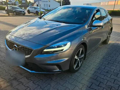 Gebraucht Volvo V40 152 PS (111 kW) 2019 Grau Kleinwagen