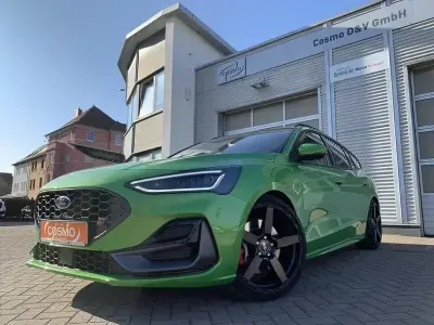 Używany Ford Focus ST 280 KM (205 kW) 2024 Zielony Sedan/Limuzyna