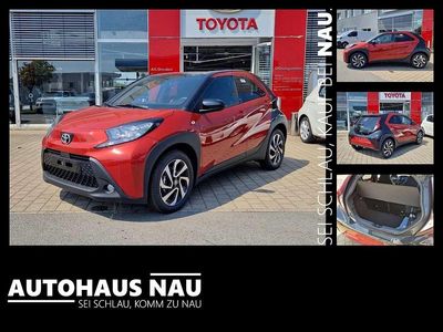 Neu Toyota Aygo X 72 PS (52 kW) 2025 Chili red / night sky black SUV