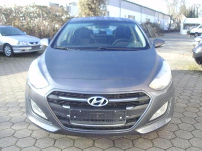 Gebraucht Hyundai i30 Trend 110 PS (80 kW) 2015 Grau Limousine