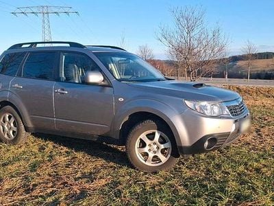 Begagnad Subaru Forester 147 HK (108 kW) 2010 Grå SUV