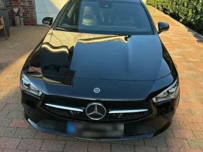 Gebraucht Mercedes CLA200 Shooting Brake 150 PS (110 kW) 2022 Schwarz Kombi