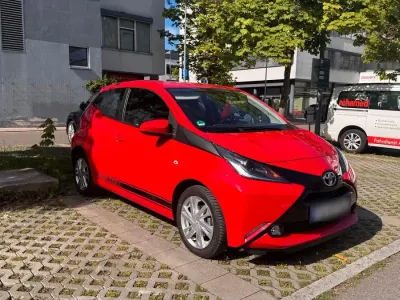 Gebraucht Toyota Aygo 69 PS (50 kW) 2015 Rot Kleinwagen