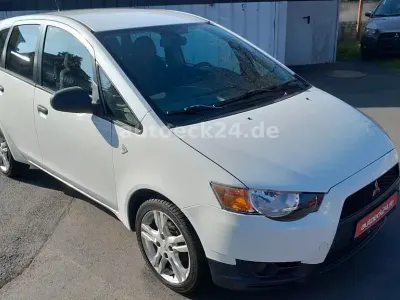 Gebraucht Mitsubishi Colt 95 PS (69 kW) 2009 Weiß Kleinwagen