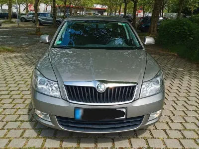Używany Skoda Octavia Ambiente 105 KM (77 kW) 2011 Beżowy Sedan/Limuzyna