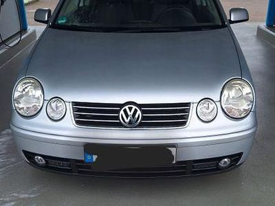 Gebraucht VW Polo Basis 75 PS (55 kW) 2003 Silber Kleinwagen