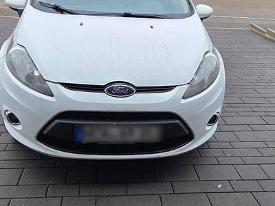Gebraucht Ford Fiesta 74 PS (54 kW) 2012 Weiß Kleinwagen