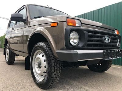 Neu Lada niva 83 PS (61 kW) 2026 Braun SUV